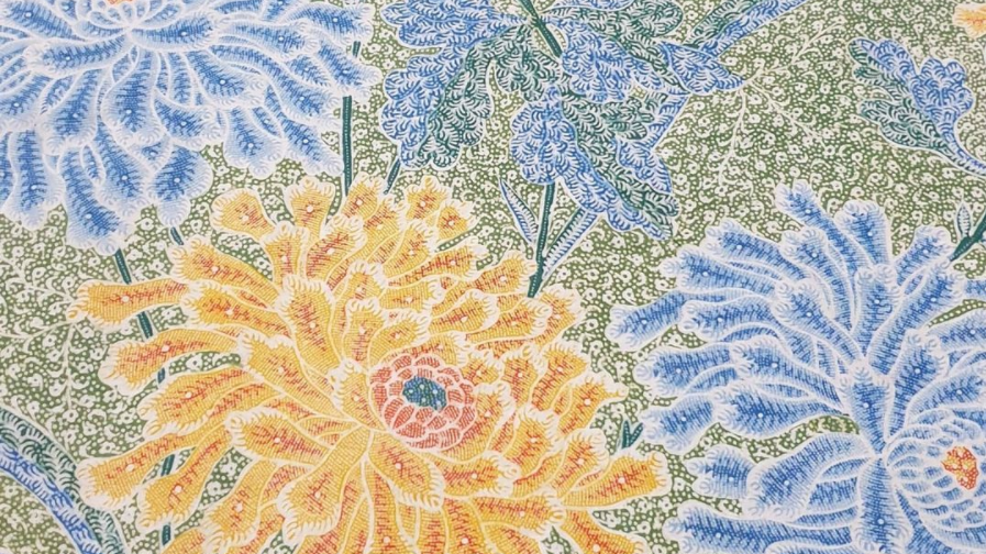 A classic Oey Soe Tjoen batik piece featuring chrysanthemum flower. 